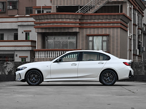 2026�� 330Li ������ M�˶���ҹ��װ