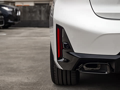 2026�� 330Li ������ M�˶���ҹ��װ