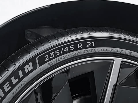 2025�� 500e