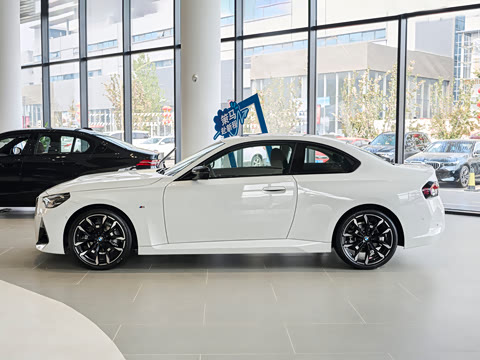 2026�� 225i M�˶���ҹ��װ