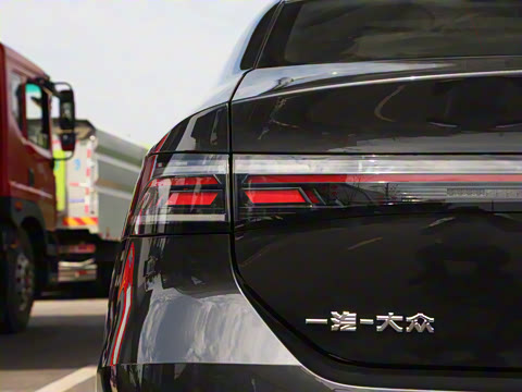 2026�� L 300TSI DSG ������