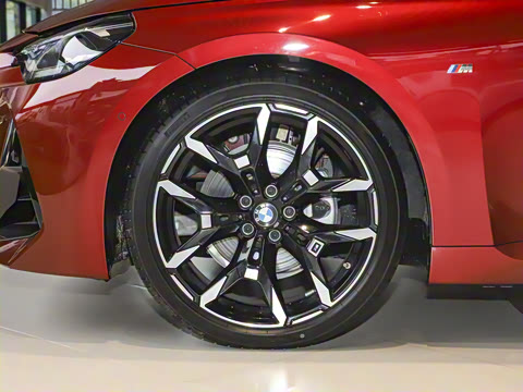 2025�� 225i M�˶���ҹ��װ