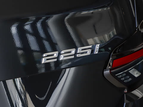 2026�� 225i M�˶���ҹ��װ