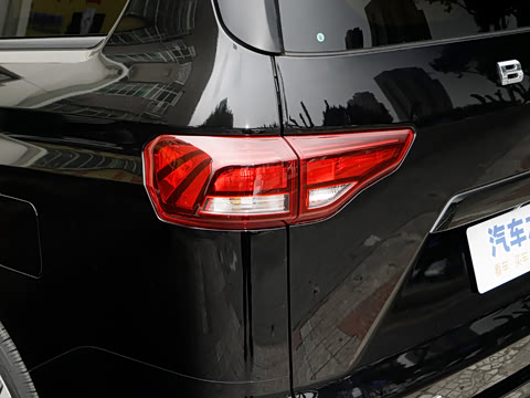 2026�� 2.0L �ֶ����ᾫӢ�� 9�� CNG