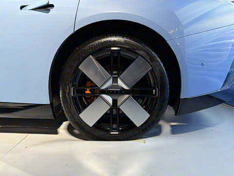 2025�� 750 ���������� Ultra