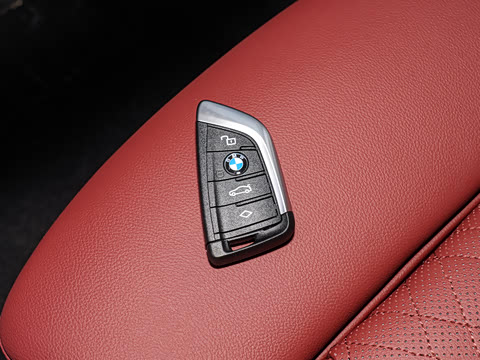 2026�� 330i M�˶���ҹ��װ