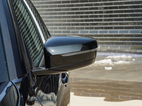 2026�� 330i M�˶���ҹ��װ