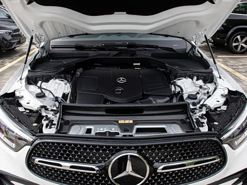 2026�� �Ŀ� GLC 260 4MATIC ����SUV
