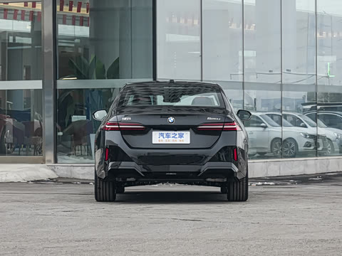 2026�� �Ŀ� 525Li M�˶���װ