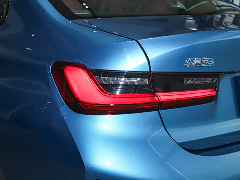 2025�� 330Li M�˶���ҹ��װ