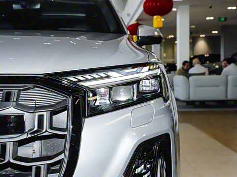 2025�� 55 TFSI quattro S line�����