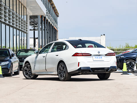 2026�� 530Li ������ M�˶���װ