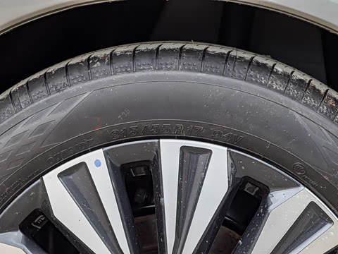 2025�� 2.0L XL-TLS ������