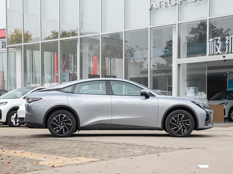 2025�� �Ŀ� 560PRO 185kW