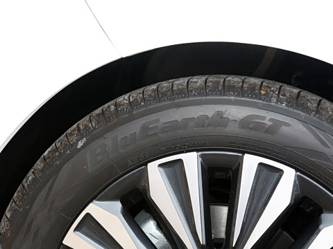 2025�� 2.0L XL-TLS ������