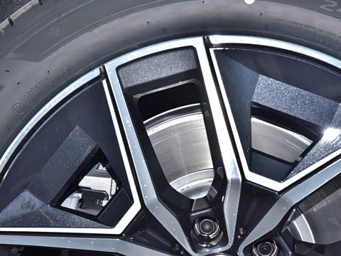 2026�� �Ŀ� eDrive 40L M�˶���װ