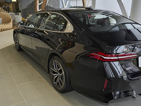 2026�� �Ŀ� eDrive 35L M�˶���װ
