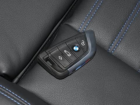 2026�� M240i xDrive