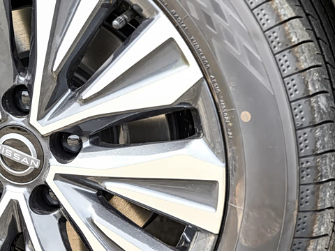 2025�� 2.0L SV �ڽ��