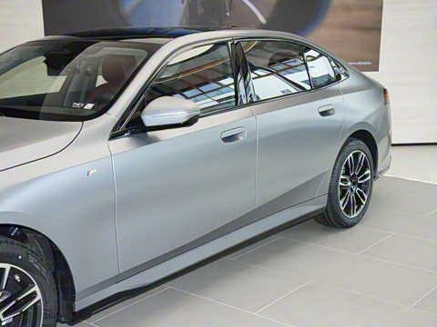 2025�� 525Li M�˶���װ