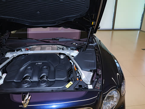 2026�� 4.0T V8 Mulliner