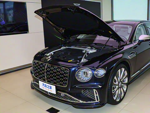2026�� 4.0T V8 Mulliner