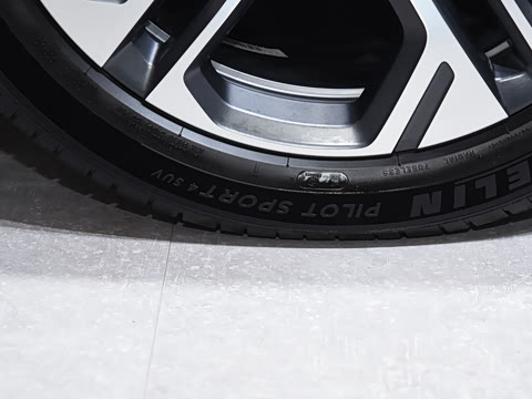 2025�� �ھ������ 100kWh