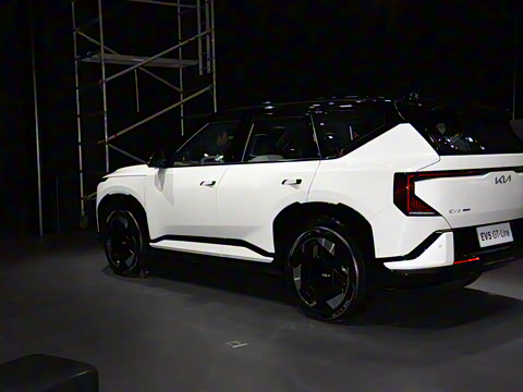 2025�� 580 Wave AWD GT-Line