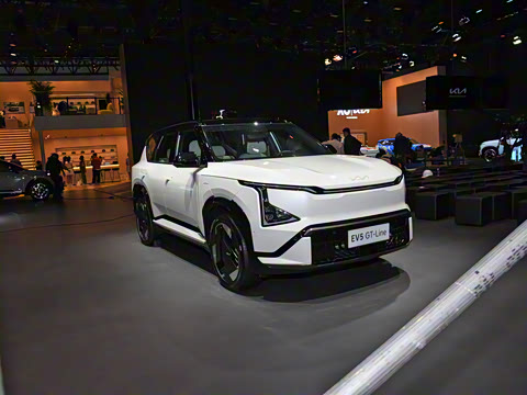 2025�� 580 Wave AWD GT-Line