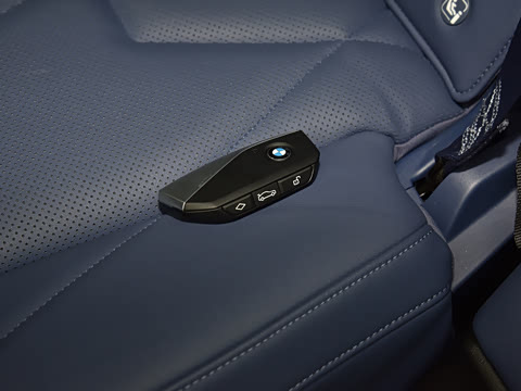 2027�� 50L xDrive