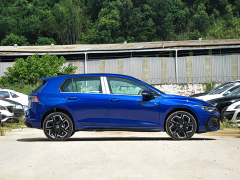 2025�� �Ŀ�� 300TSI R-Line