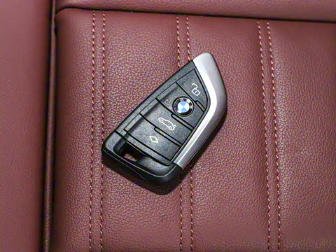 2025�� 225i M�˶���ҹ��װ