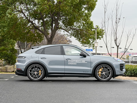 2025�� Cayenne Coup�� Turbo GT 4.0T