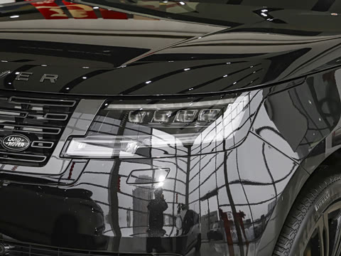 2026�� 3.0 L6 400PS SE�����