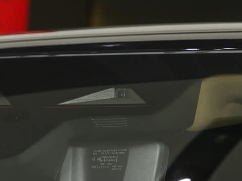 2026�� 3.0 L6 400PS SE�����