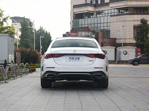 2025�� �Ŀ� E 300 L ʱ���˶���