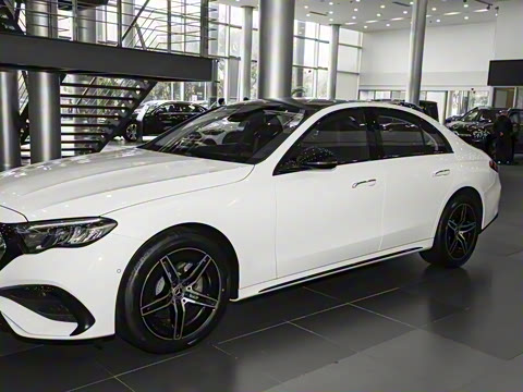 2025�� �Ŀ� E 260 �˶���