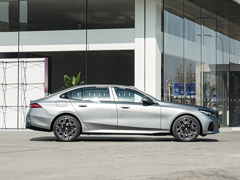 2026�� �Ŀ� 530Li ������ M�˶���װ