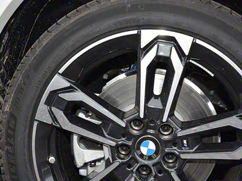 2025�� sDrive25i M�˶���װ