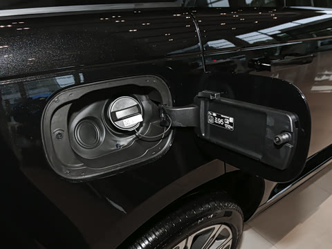 2026�� 3.0 L6 400PS AB�����