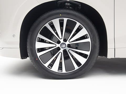 2026�� ���� 585kW ����������