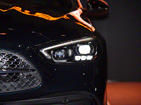 2026�� C 260 L �ҹ�˶���