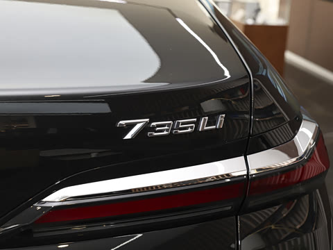 2026�� �Ŀ� 735Li M�˶���װ