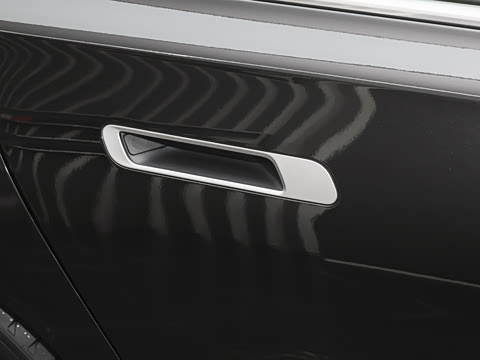 2026�� �Ŀ� 735Li M�˶���װ