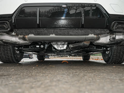 2026�� 330Li M�˶���ҹ��װ