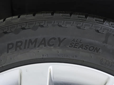 2026�� 3.0 L6 400PS SE�����