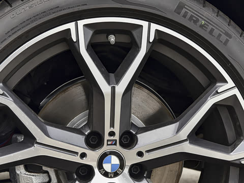 2026�� xDrive40i M�˶���װ