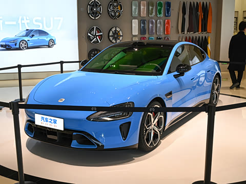 С������ С��SU7