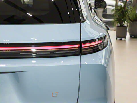 2025�� Pro ���ܻ��°�