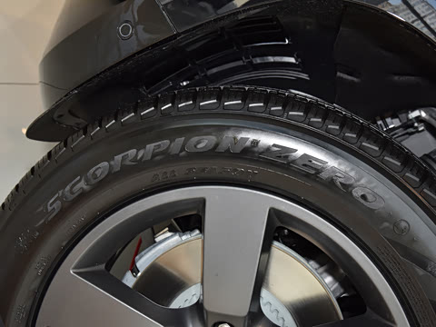 2026�� 110 3.0T P400 X-Dynamic HSE